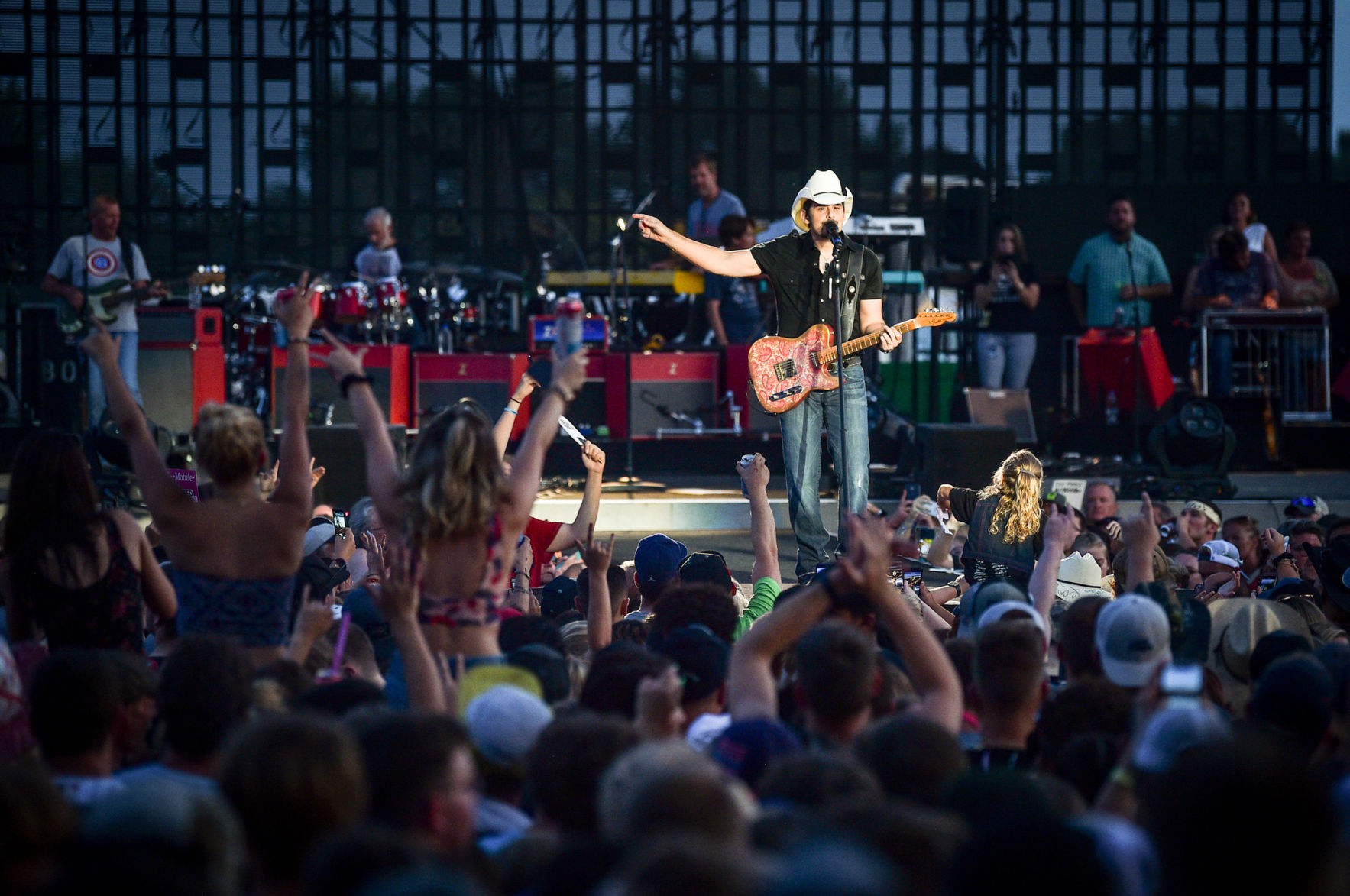 080519-mda-nws-bradpaisley-019a.jpg